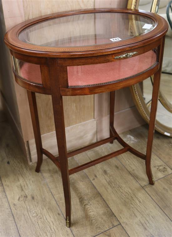 An Edwardian inlaid and mahogany oval topped specimen table, H.75cm